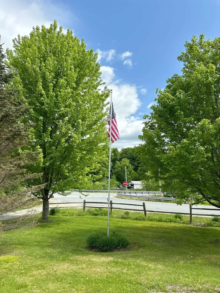 16 Hominy Pot Road New London NH 03257