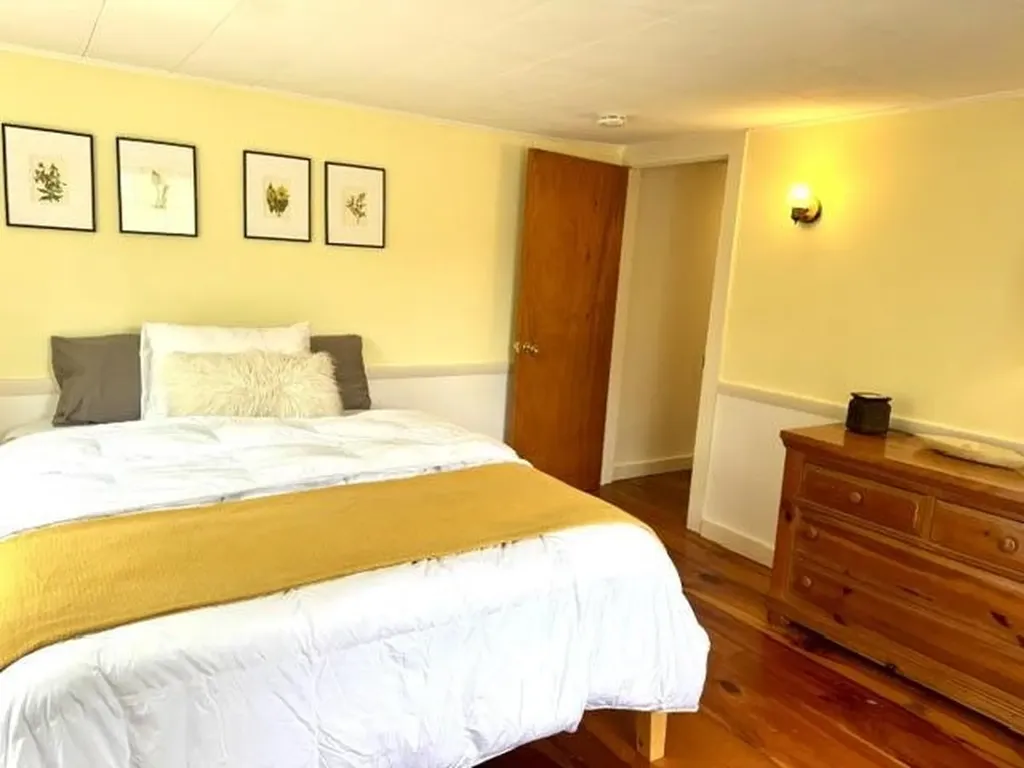 16 Hominy Pot Road New London NH 03257