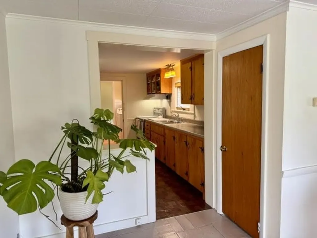 16 Hominy Pot Road New London NH 03257