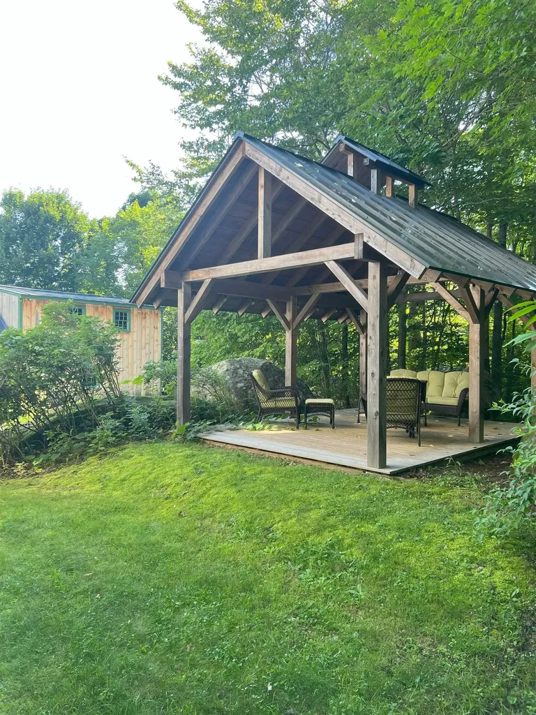 16 Hominy Pot Road New London NH 03257