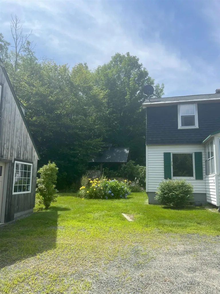 16 Hominy Pot Road New London NH 03257