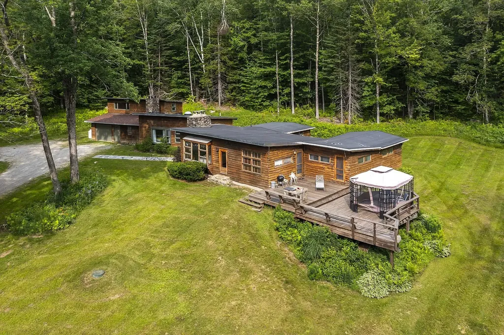 2588 Vermont Route 11 Peru VT 05152