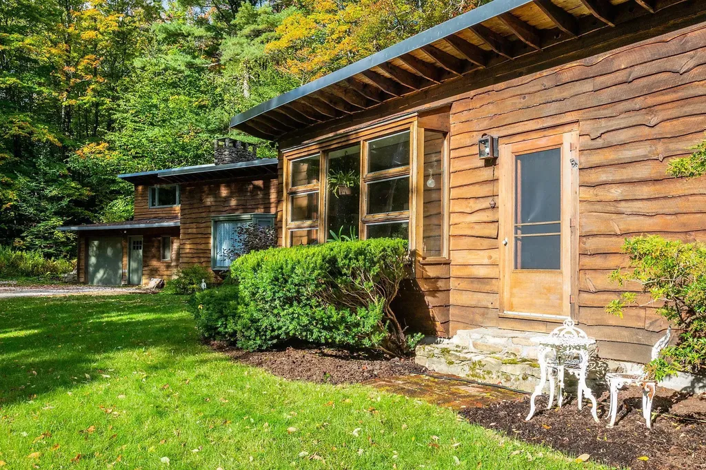 2588 Vermont Route 11 Peru VT 05152