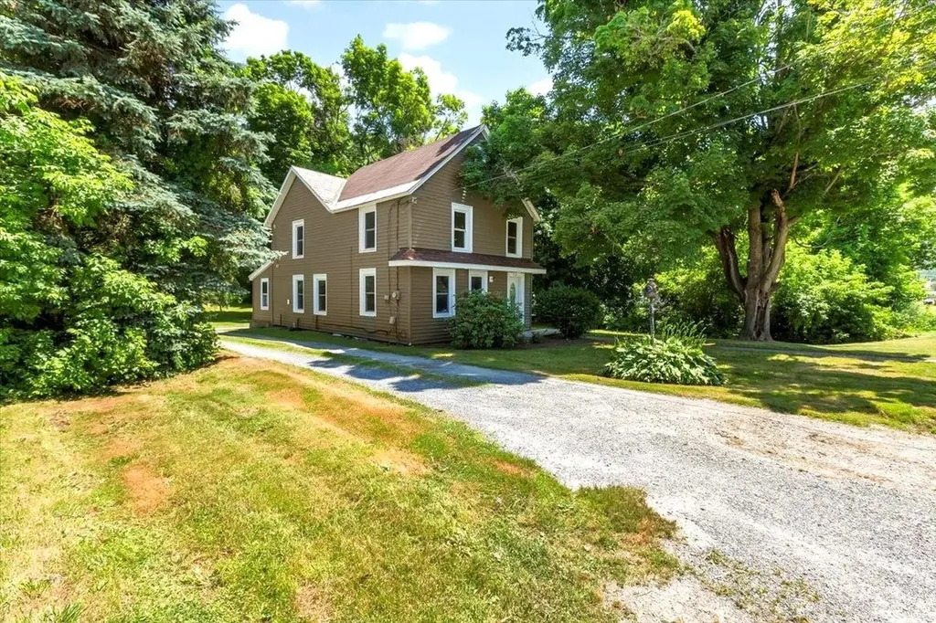 3530 Vt Route 346 Pownal VT 05261