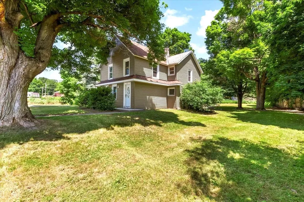 3530 Vt Route 346 Pownal VT 05261