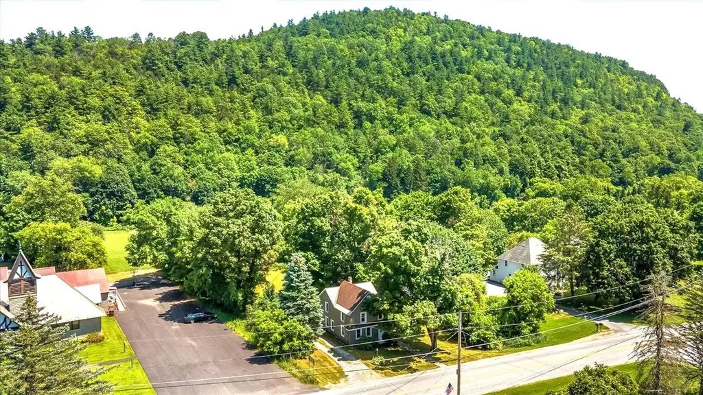 3530 Vt Route 346 Pownal VT 05261