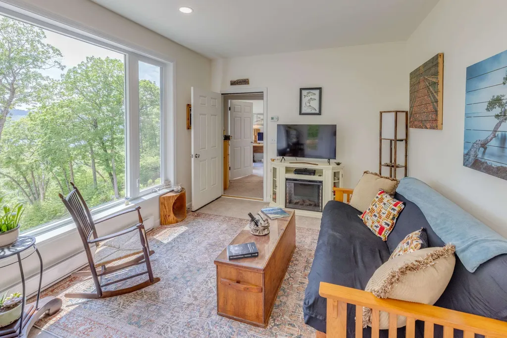 11 Sebec Road Holderness NH 03245