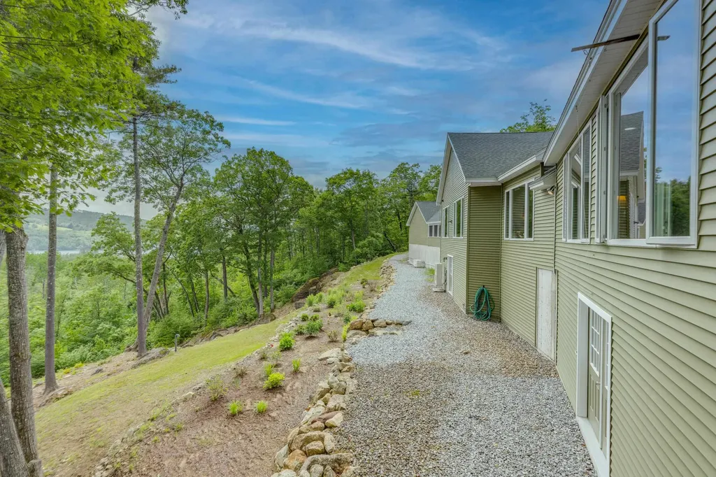 11 Sebec Road Holderness NH 03245