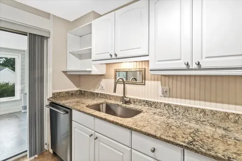 3 Perry Avenue Nashua NH 03060