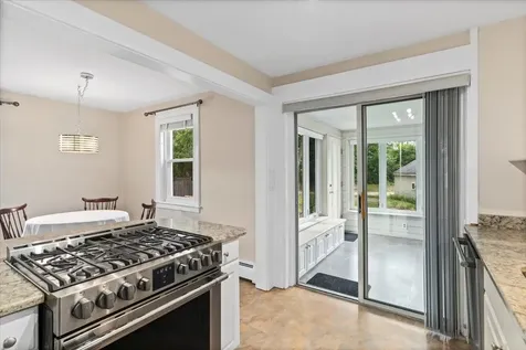 3 Perry Avenue Nashua NH 03060