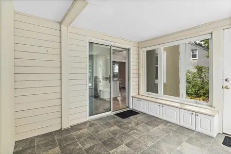 3 Perry Avenue Nashua NH 03060