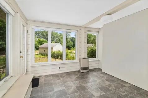 3 Perry Avenue Nashua NH 03060