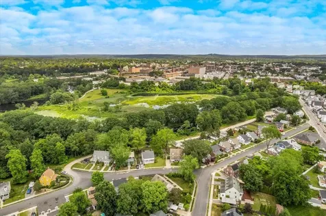 3 Perry Avenue Nashua NH 03060