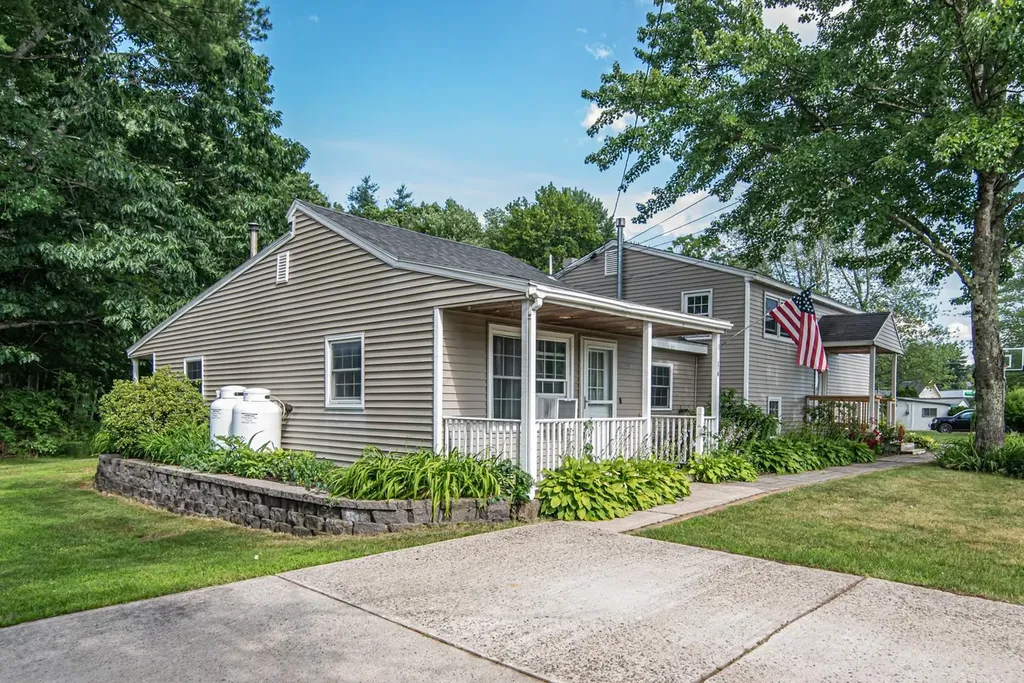 21 Elm Street Epping NH 03042
