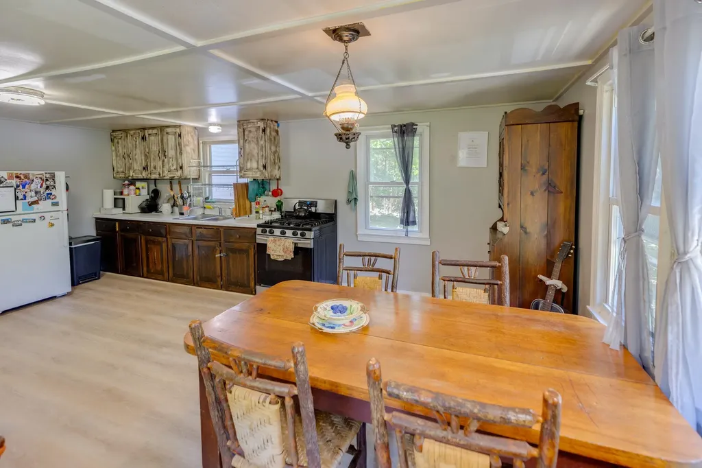 28 Miles Road Benton NH 03785