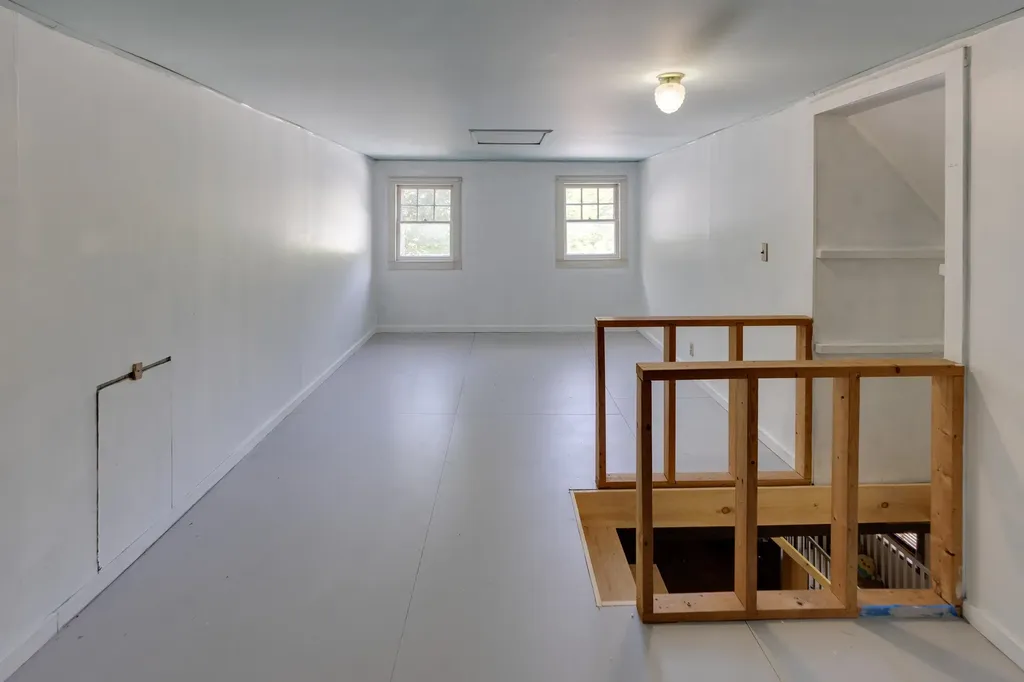 28 Miles Road Benton NH 03785