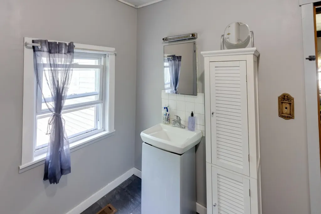 28 Miles Road Benton NH 03785