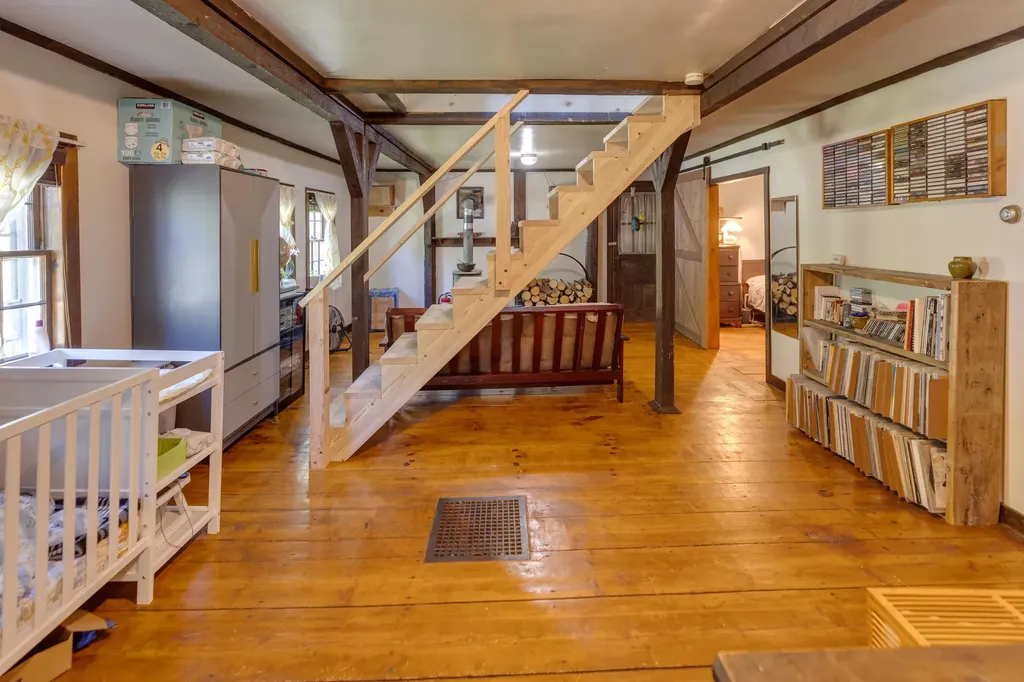 28 Miles Road Benton NH 03785