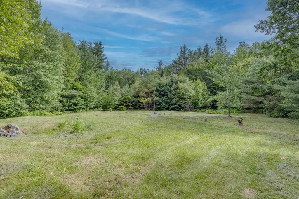 28 Miles Road Benton NH 03785