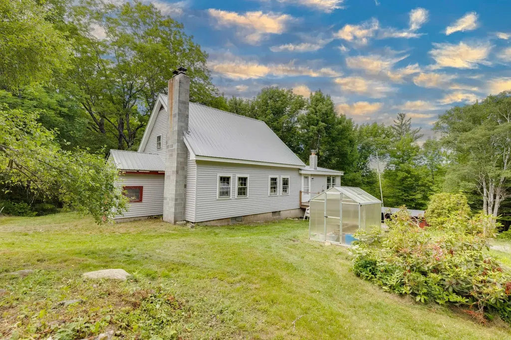 28 Miles Road Benton NH 03785