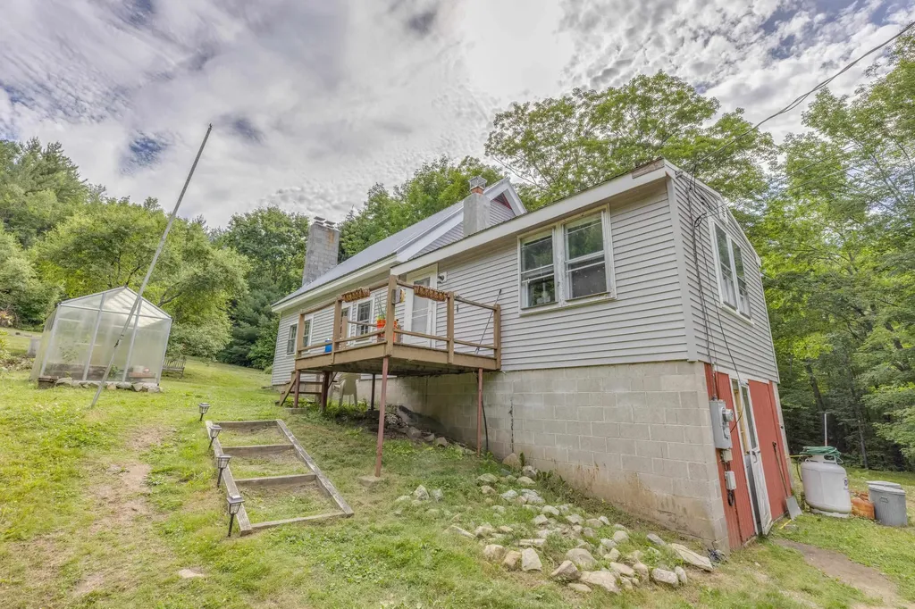 28 Miles Road Benton NH 03785