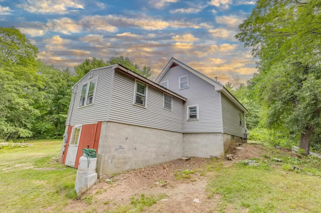 28 Miles Road Benton NH 03785