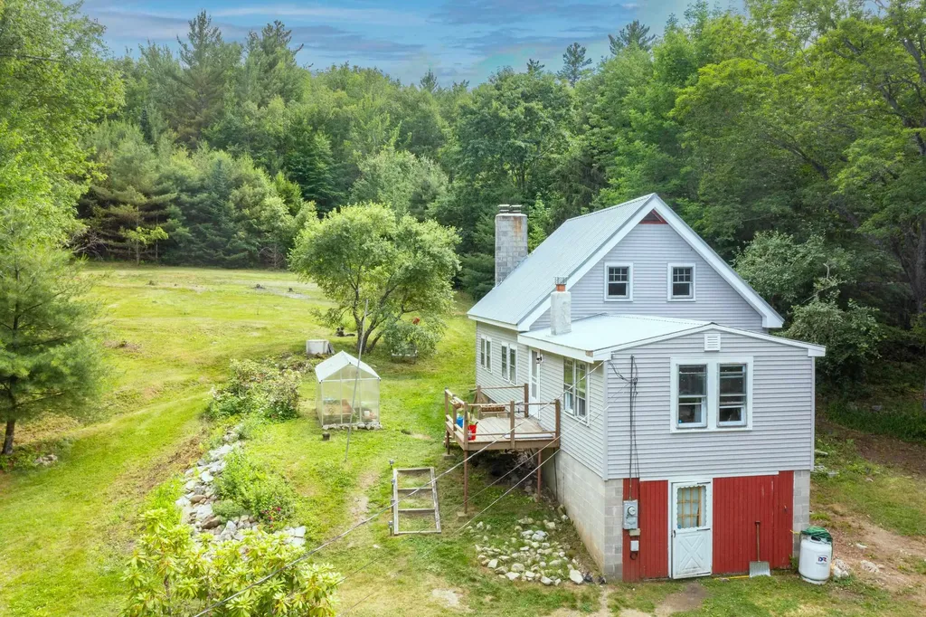 28 Miles Road Benton NH 03785