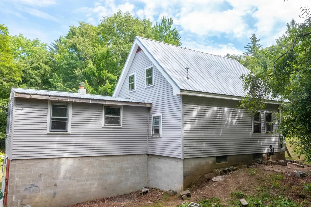 28 Miles Road Benton NH 03785