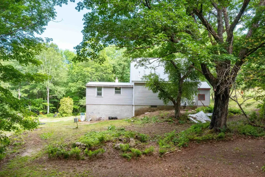 28 Miles Road Benton NH 03785