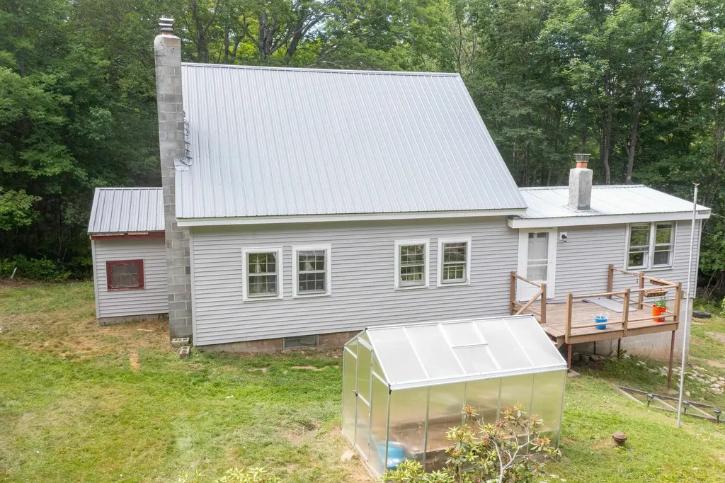 28 Miles Road Benton NH 03785