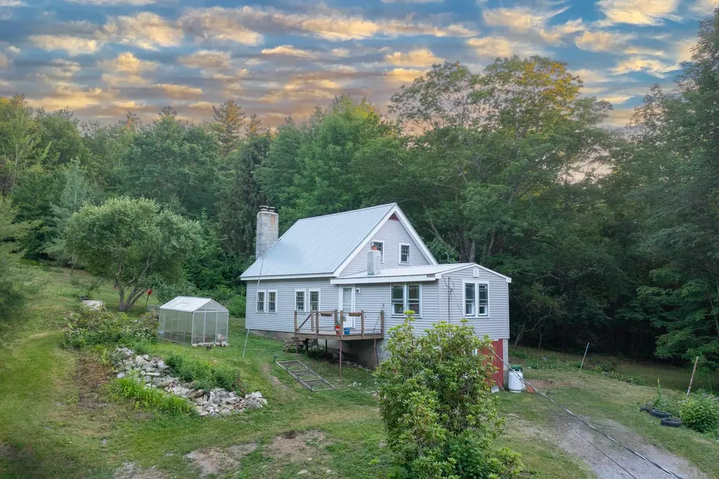 28 Miles Road Benton NH 03785