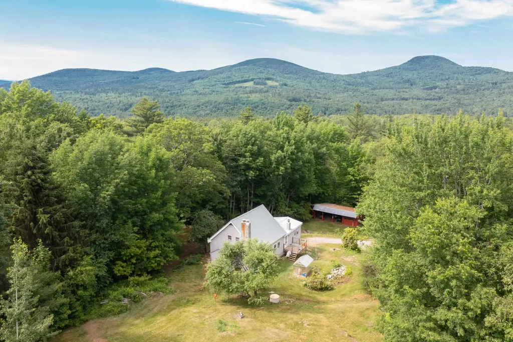 28 Miles Road Benton NH 03785