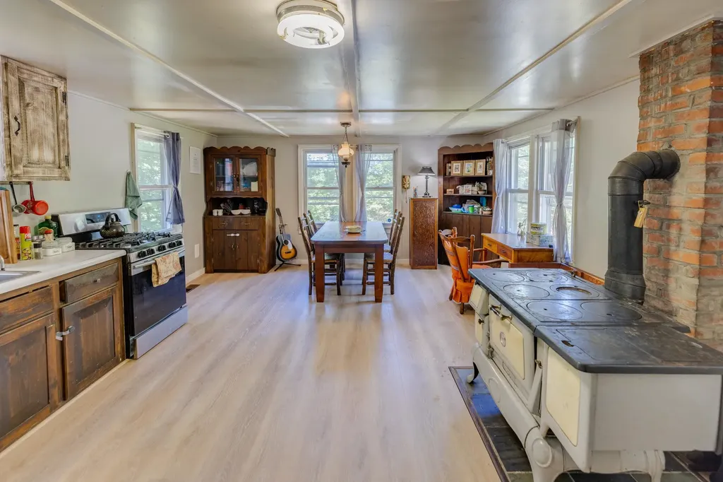 28 Miles Road Benton NH 03785