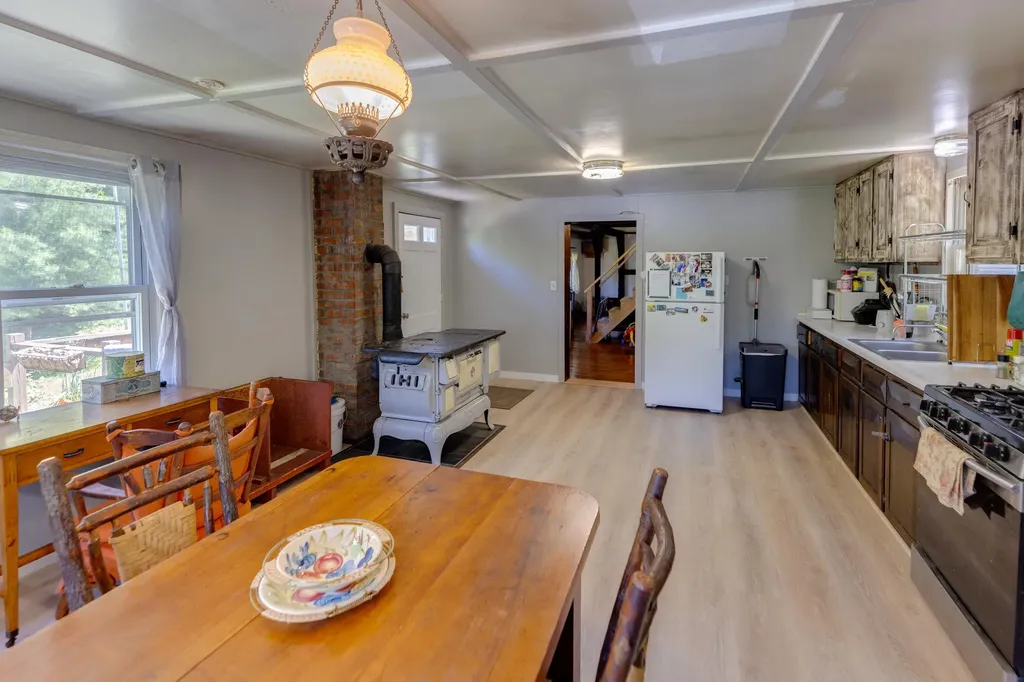 28 Miles Road Benton NH 03785