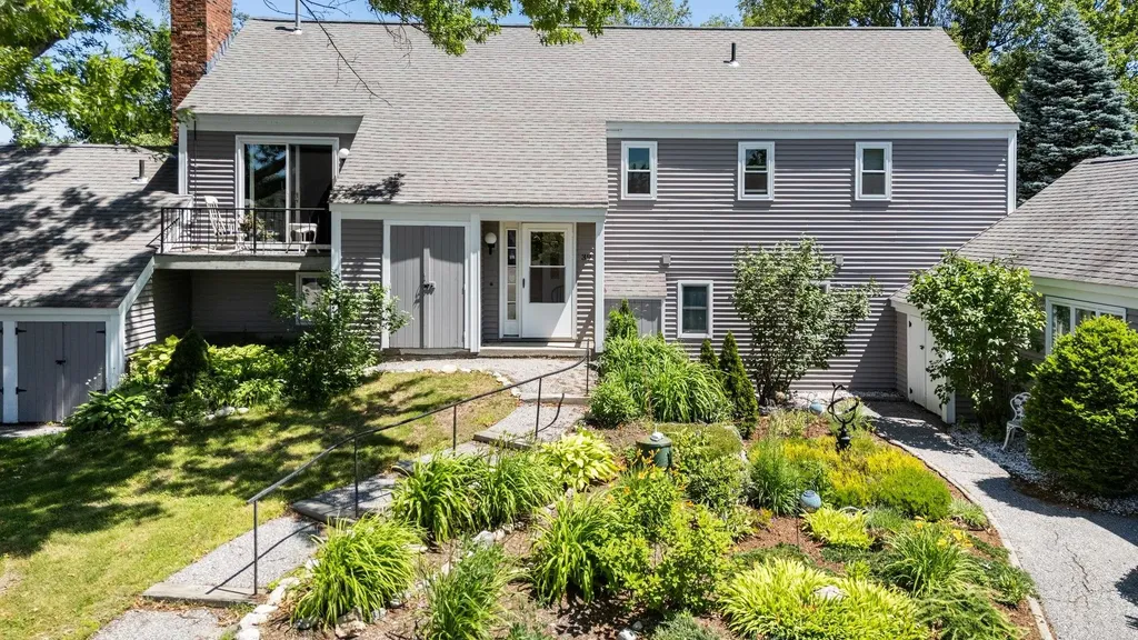 39 Hilltop Place New London NH 03257