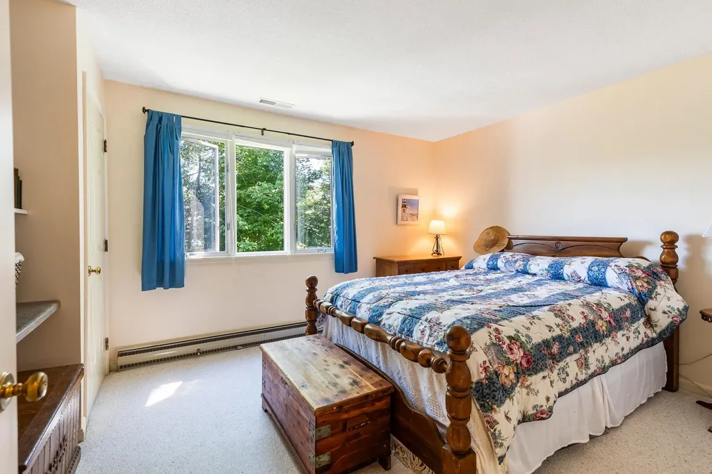 39 Hilltop Place New London NH 03257