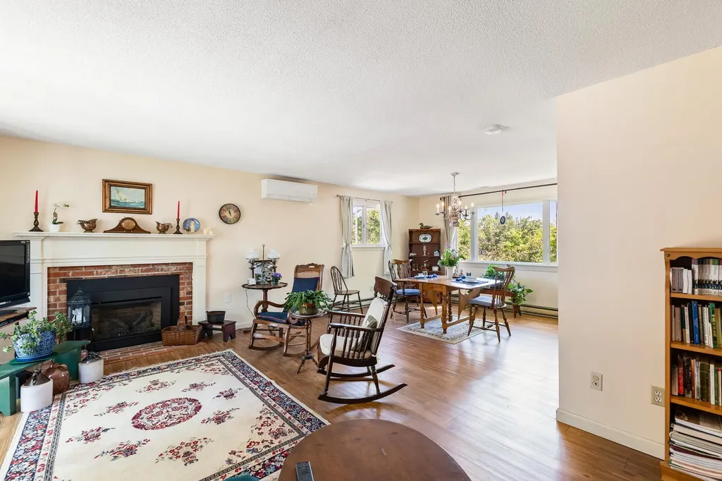 39 Hilltop Place New London NH 03257