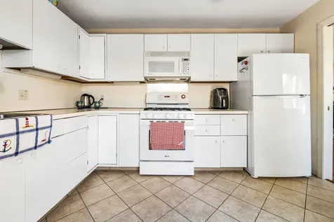 39 Hilltop Place New London NH 03257