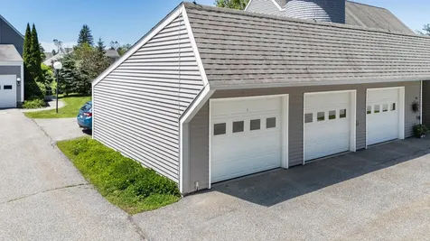 39 Hilltop Place New London NH 03257