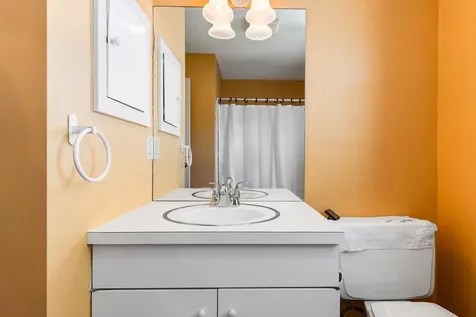 39 Hilltop Place New London NH 03257