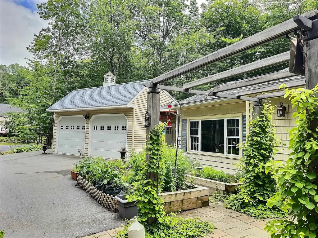 20 Ramblewood Place Newbury NH 03255