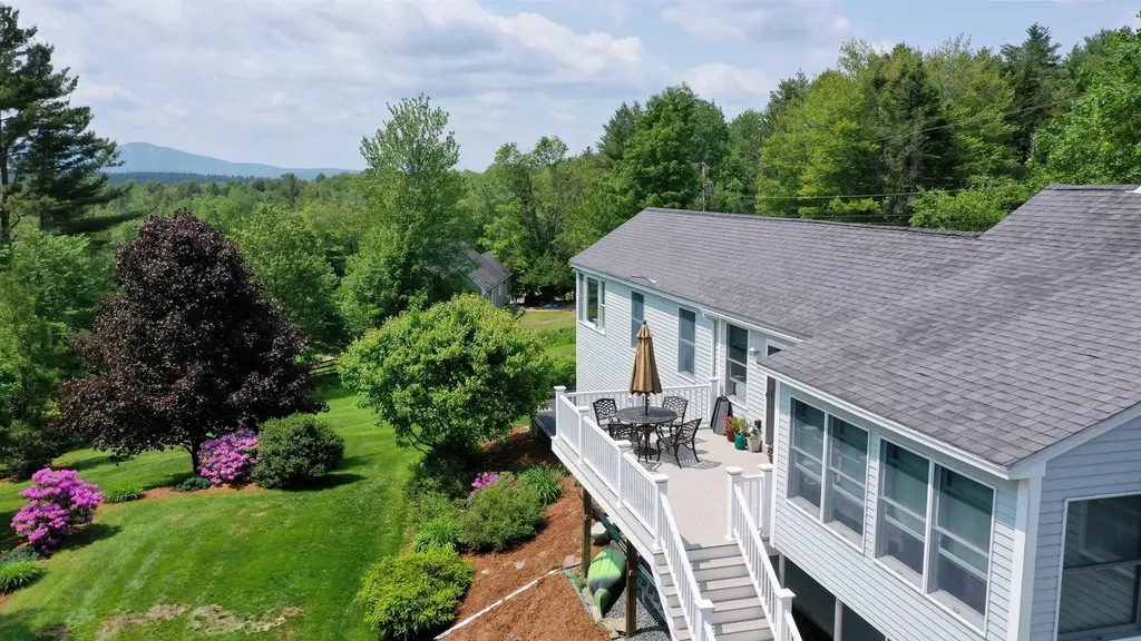 85 Farwell Lane New London NH 03257