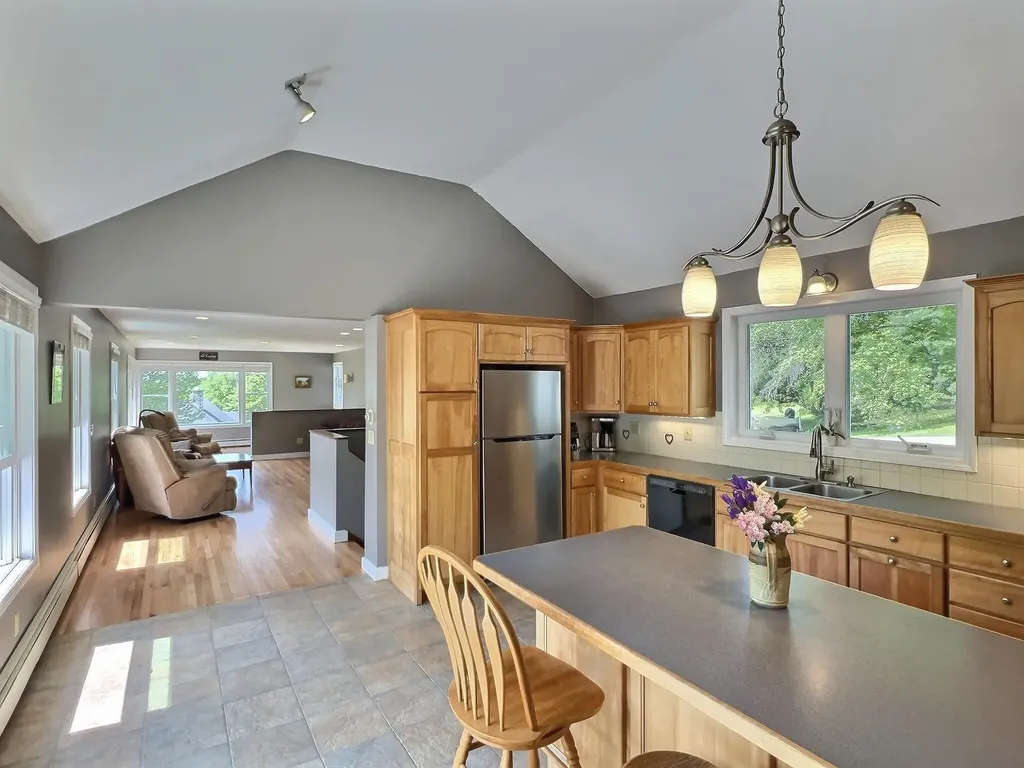 85 Farwell Lane New London NH 03257