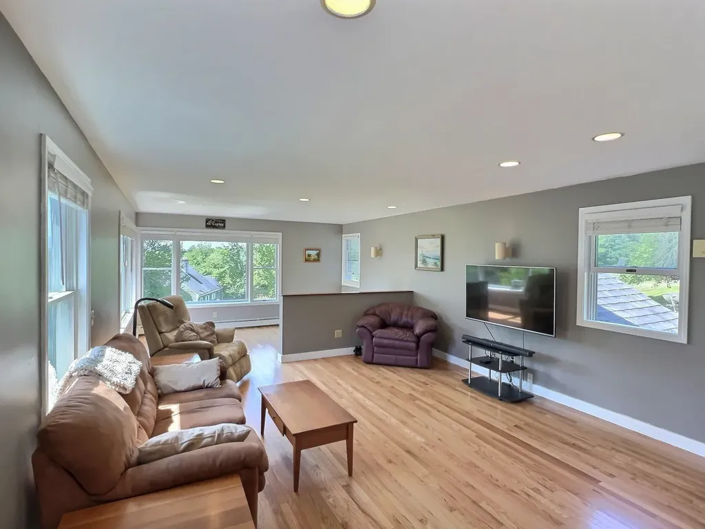 85 Farwell Lane New London NH 03257