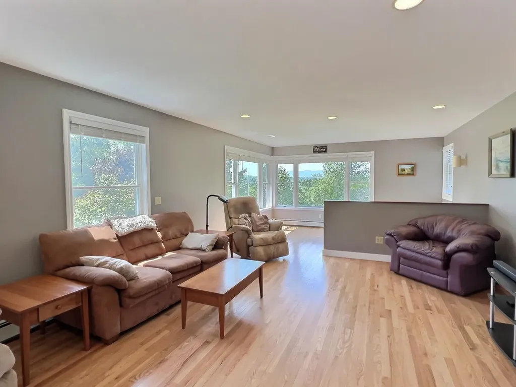 85 Farwell Lane New London NH 03257