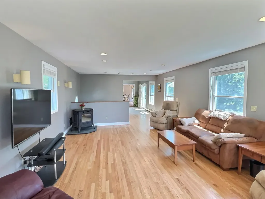 85 Farwell Lane New London NH 03257