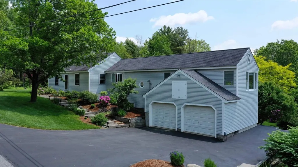 85 Farwell Lane New London NH 03257