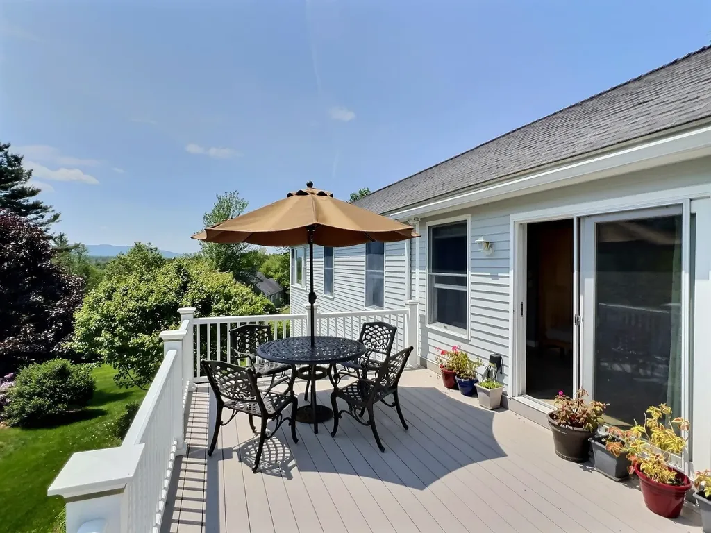85 Farwell Lane New London NH 03257