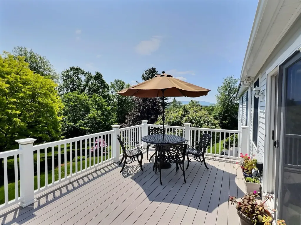 85 Farwell Lane New London NH 03257
