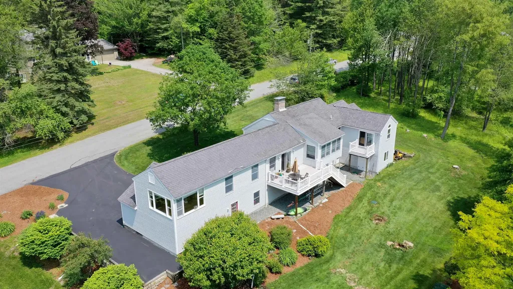 85 Farwell Lane New London NH 03257